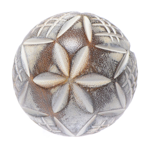 Brown/white carved wooden pull