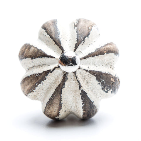 Wooden pumpkin shaped pull-striped